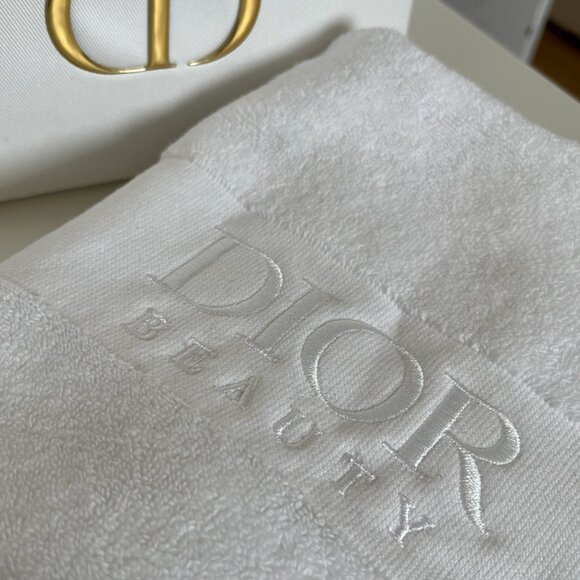 Dior Beauty White Vanity Case+ Spa Headband, Towel and Scrunchie Limited Edition - Picture 6 of 12